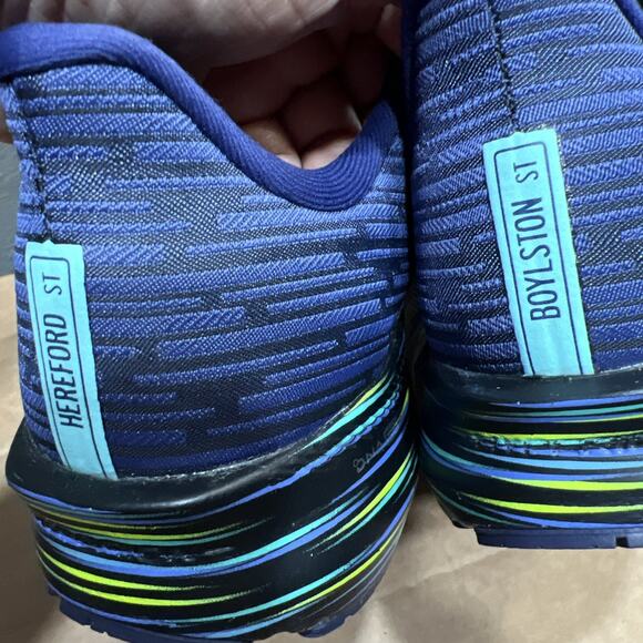Athletic_Shoes